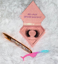 Luxury Eyelash and Magic EyeLiner Bundle w/ free gift